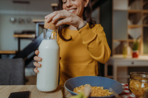 LA LECHE Y SUS PROPIEDADES: ¿POR QUÉ SIGUE SIENDO UN ALIMENTO CLAVE?